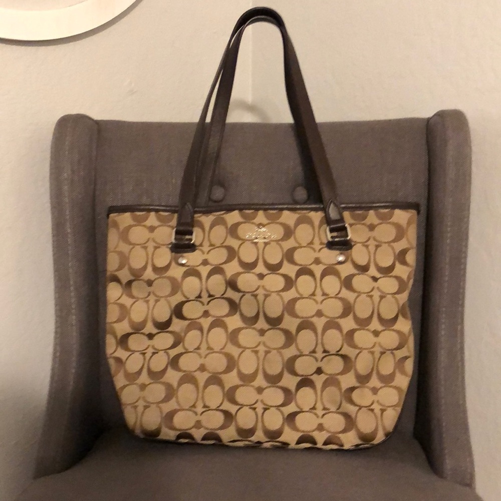 Well loved coach bag.